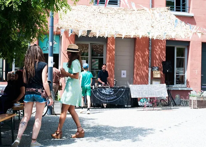 La Maison Rouge - Backpacker Hostel
