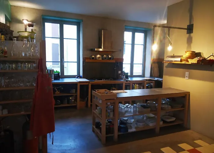 La Maison Rouge - Backpacker Hostel