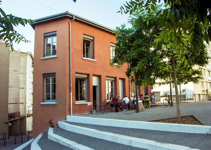 La Maison Rouge - Backpacker Hostel