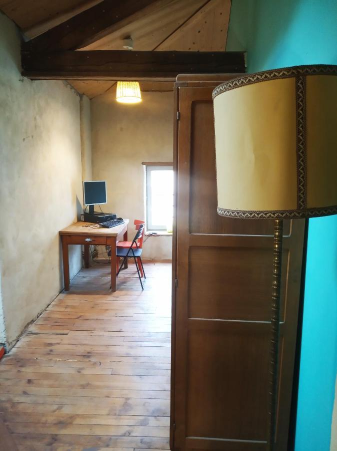 La Maison Rouge - Backpacker Hostel *