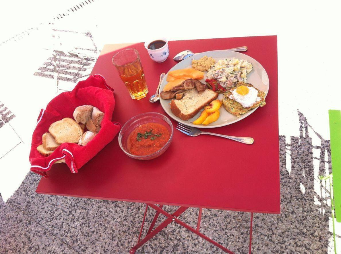 La Maison Rouge - Backpacker *